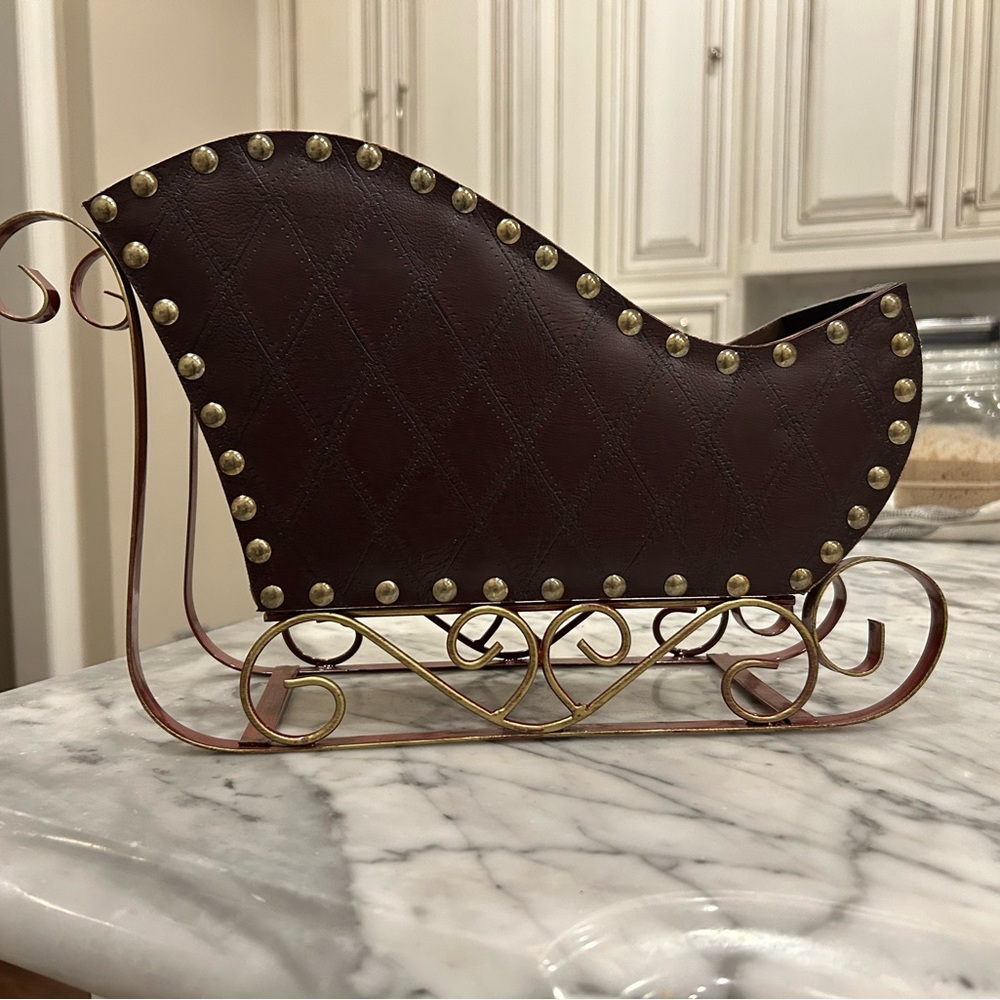 Tobacco Brown Gold Red Sleigh with Brass/Gold colored nail-pin/tacks